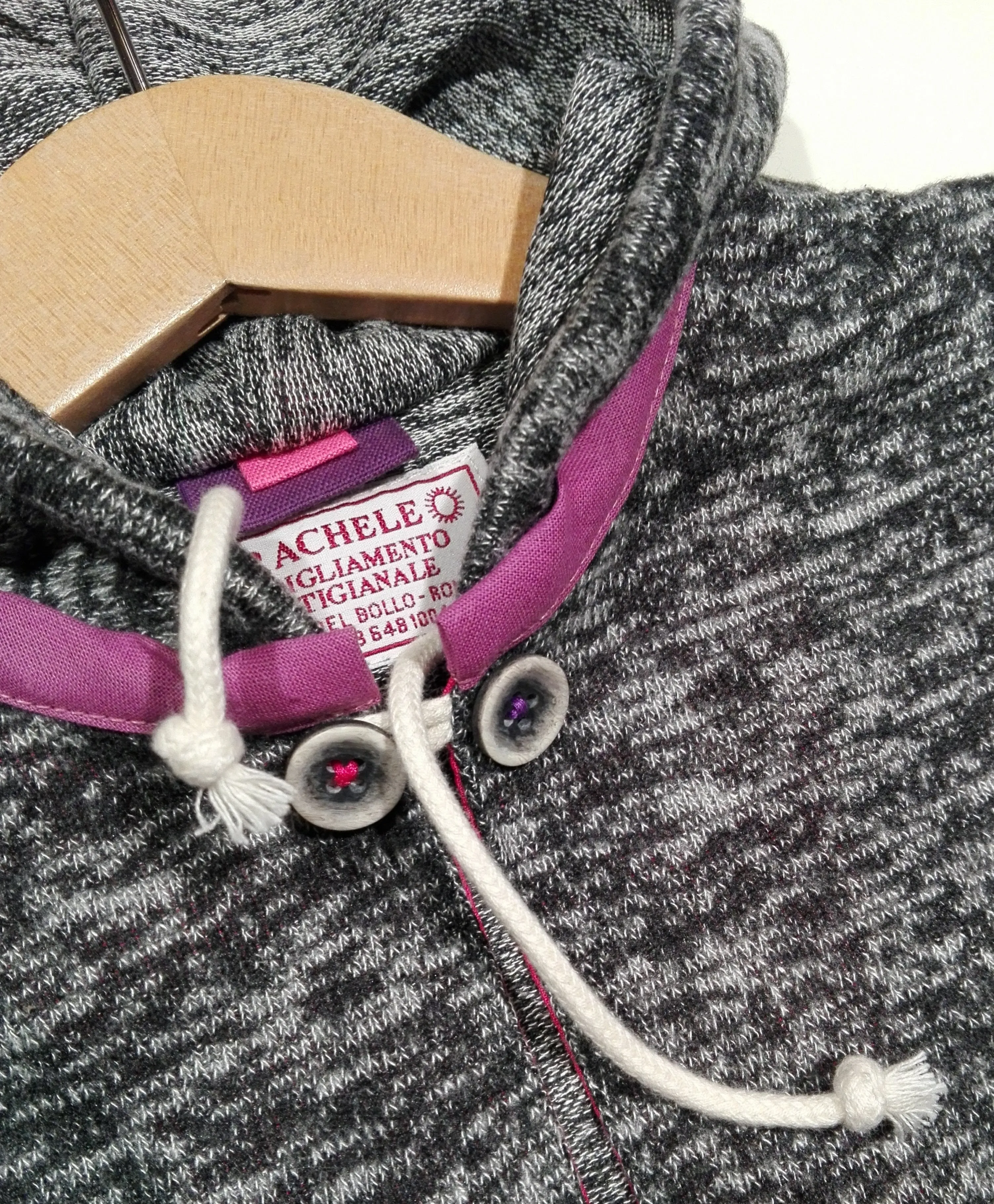 Long-sleeved sweater Gray with Pink details