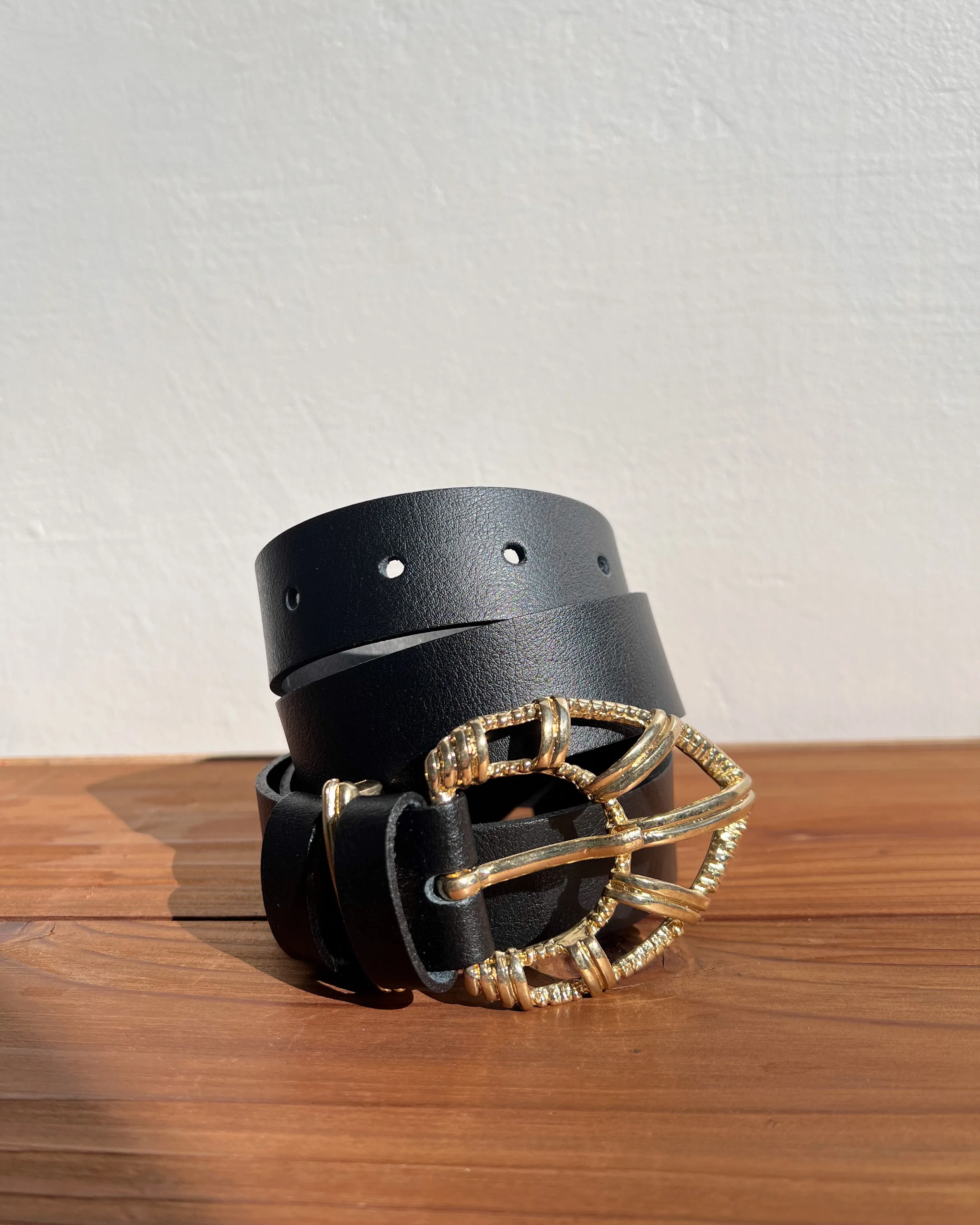 Stylish Venus Black Leather Belt for Men and Women - Durable, Adjustable, and Chic Accessory for Any Outfit