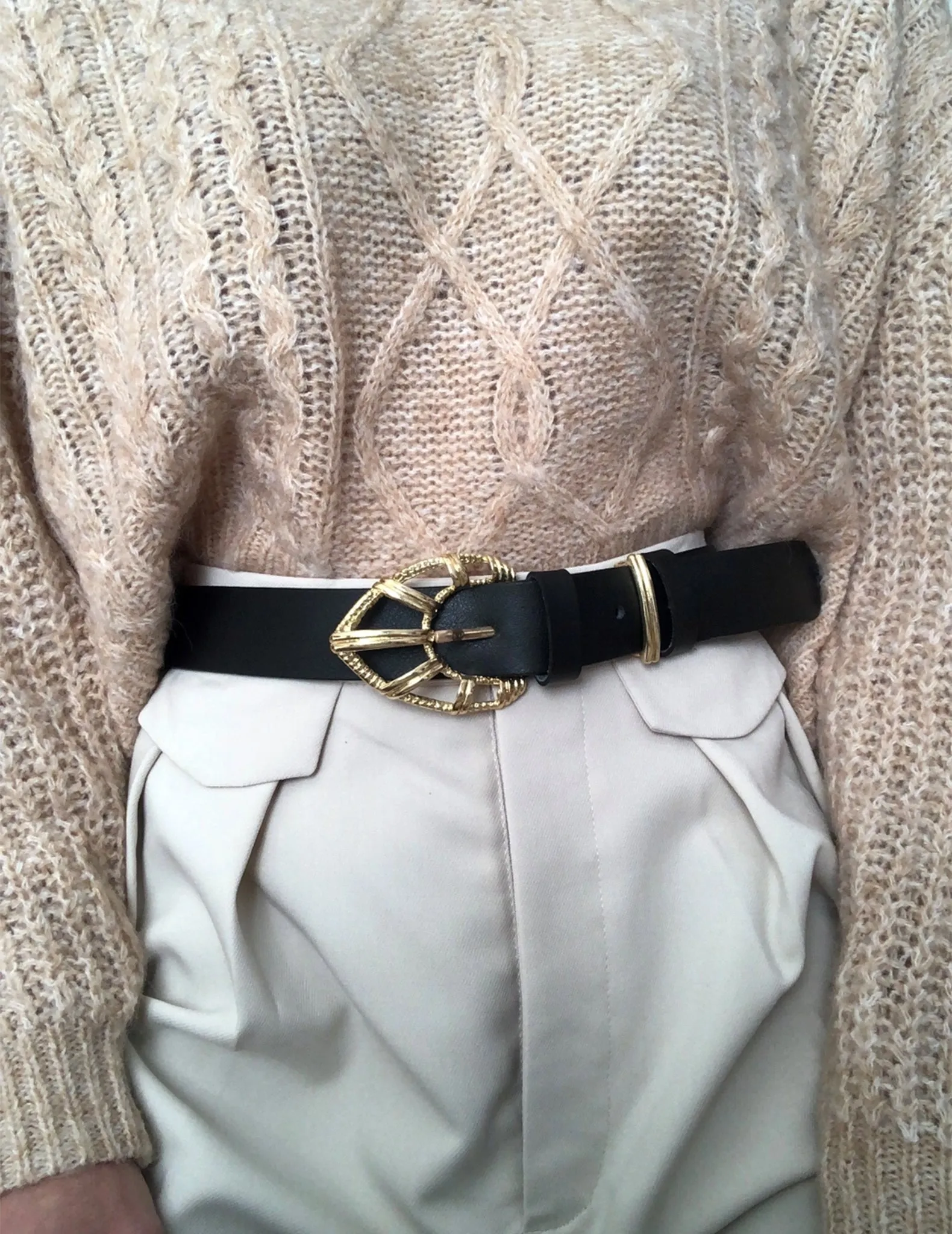 Stylish Venus Black Leather Belt for Men and Women - Durable, Adjustable, and Chic Accessory for Any Outfit